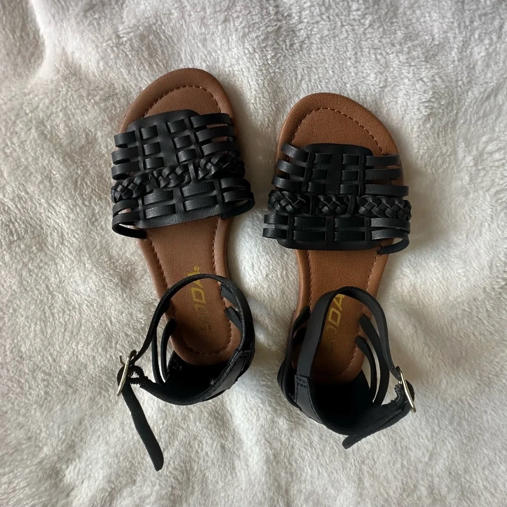 Soda Girls Black Woven Huaraches Flat Peep Toe Sandal Sz 11